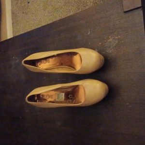 Tan Heel 8 1/2
